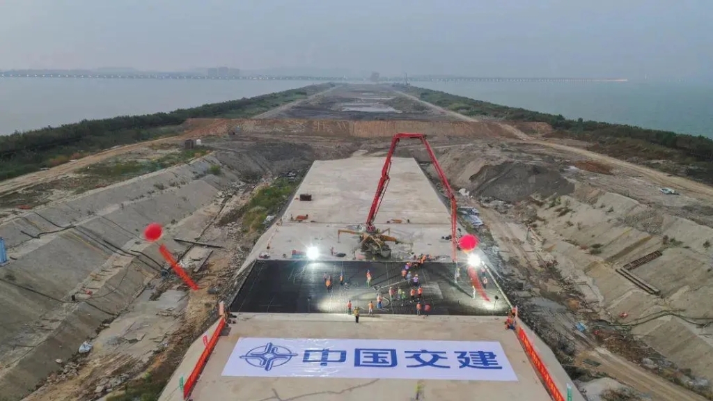 2021年10月9日，太湖隧道所有主體結(jié)構(gòu)施工全部完成，隧道實(shí)現(xiàn)全封閉。