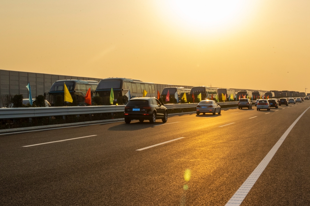 2021年12月30日，車輛在蘇錫常南部高速公路常州至無(wú)錫段行駛。
